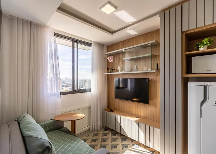 Apartamento ensolarado em condomínio clube